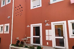 BIKE SUITE & LOUNGE