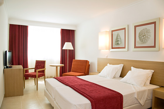 MONTE GORDO HOTEL APARTAMENTOS & SPA - photo 2