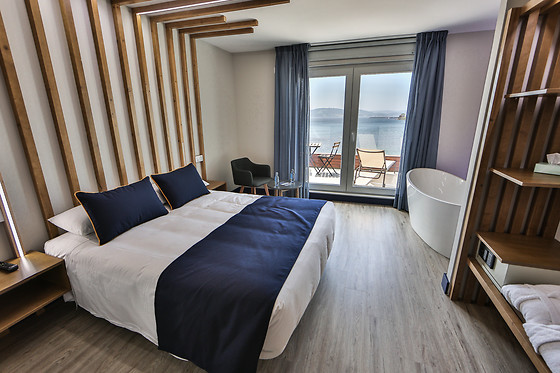 HOTEL PLAYA DE CAMARIÑAS - photo 0