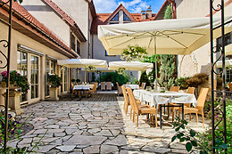 Villa Estera - Hotel & Restauracja