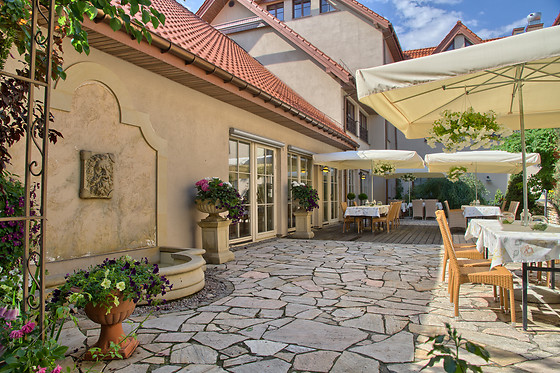 Villa Estera - Hotel & Restauracja - photo 2