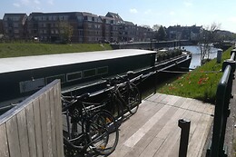 B3 (Bed & Breakfast Boat)
