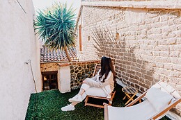 LA CASITA DEL ALBINO & LARCADE
